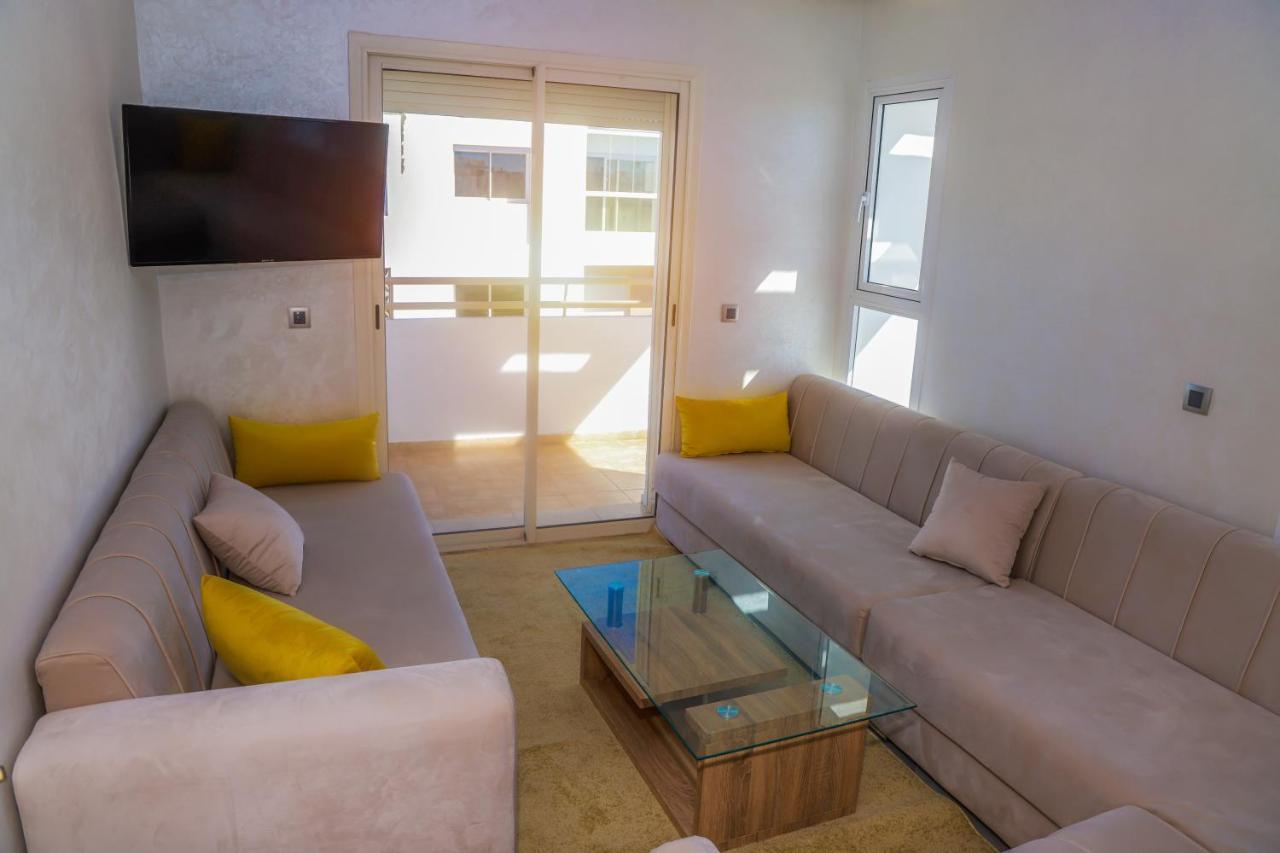 Vue Sur Piscine Et Sur Appartement